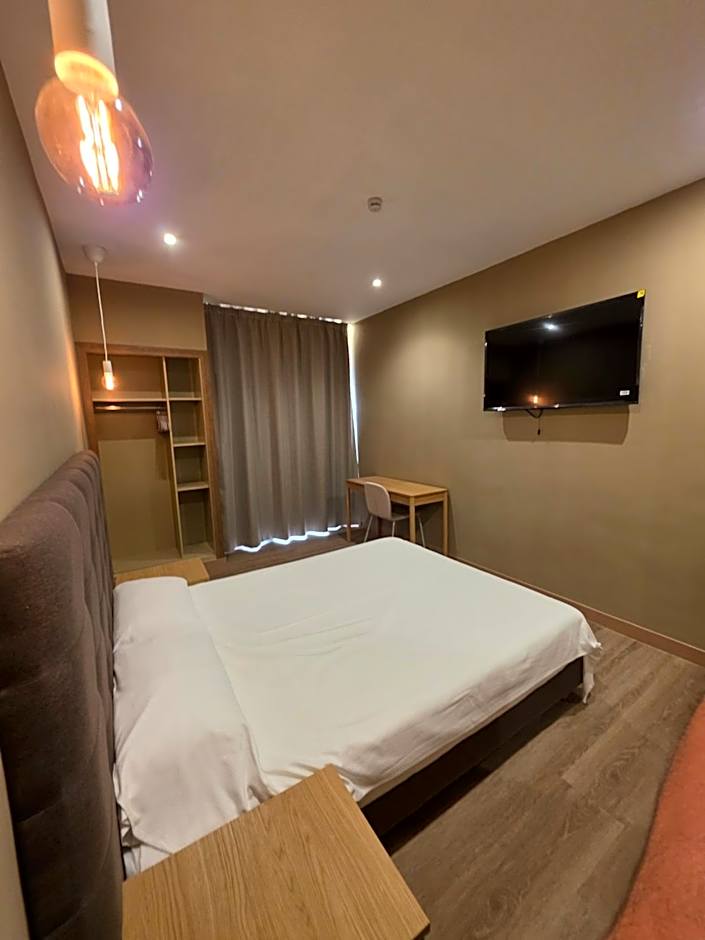 HOTEL CONTINENTAL