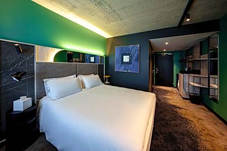 Classic Superior Queen Room with Sofa