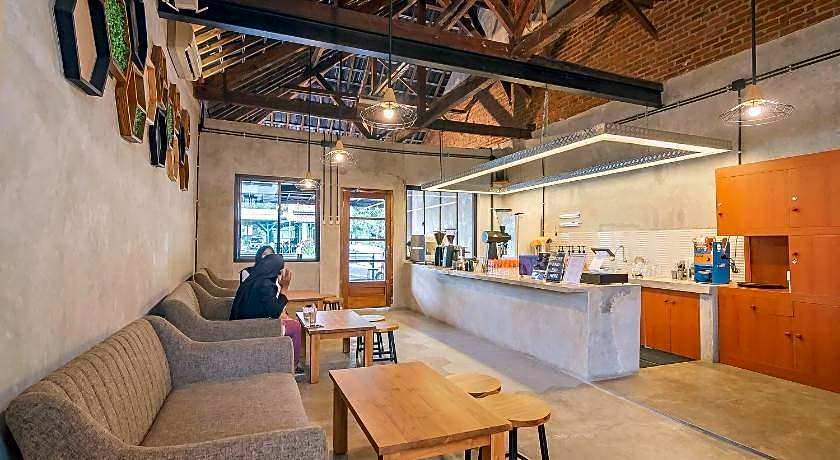 RedDoorz near Alun-Alun Garut