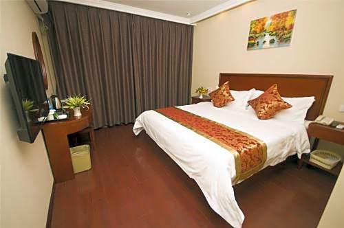 GreenTree Inn Zhangjiagang Daxin Town Pingbei Road Express Hotel