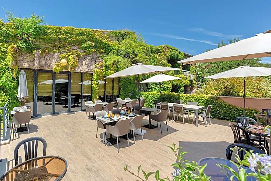 Hôtel & Résidence Lou Paradou Gréoux Les Bains