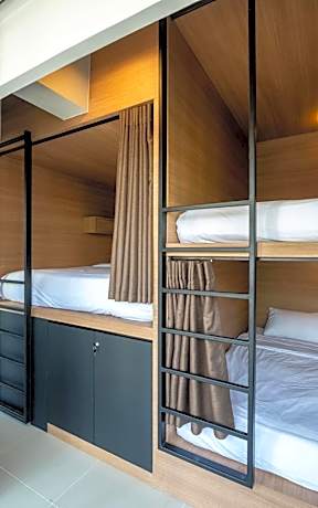 10-Bed Mixed Dormitory Room