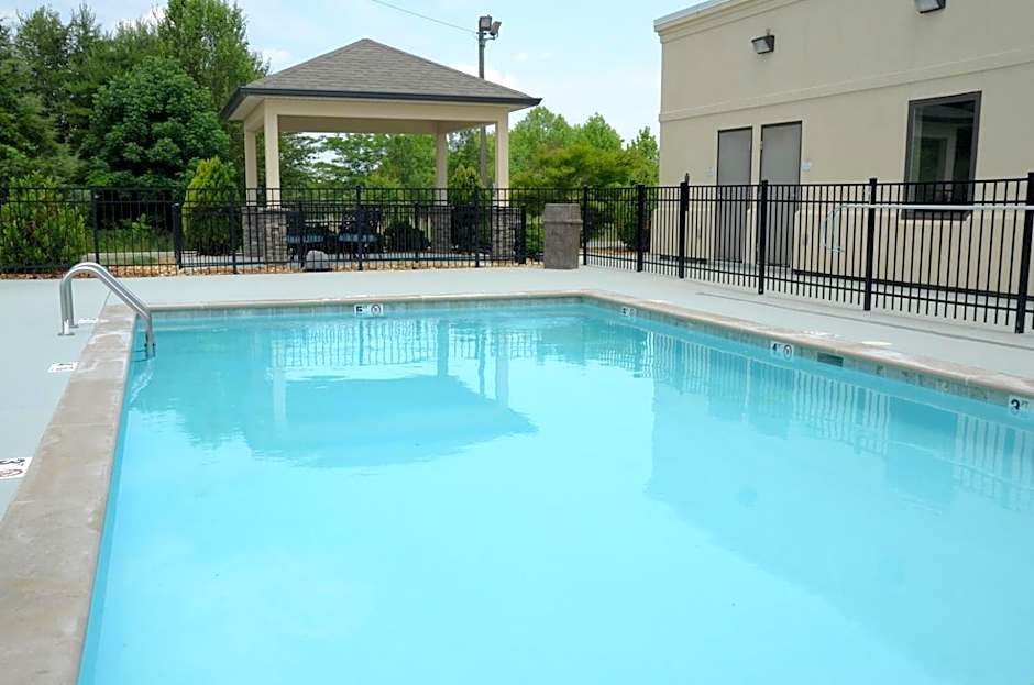 Baymont by Wyndham Clarksville