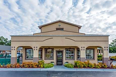 Super 8 by Wyndham Santee