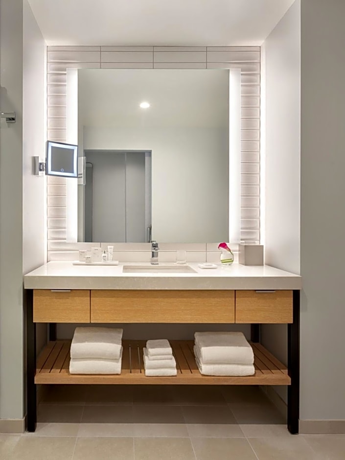 The Viv Hotel, Anaheim, a Tribute Portfolio Hotel