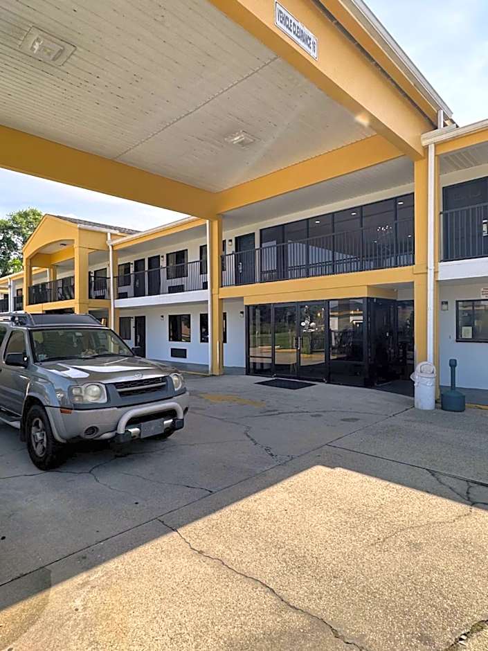 Super 8 by Wyndham Ocean Springs Biloxi