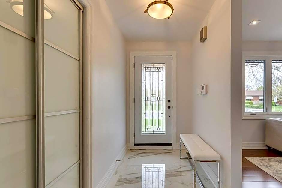 Luxurious & Modern 4BR House w/ 3 Car Parking