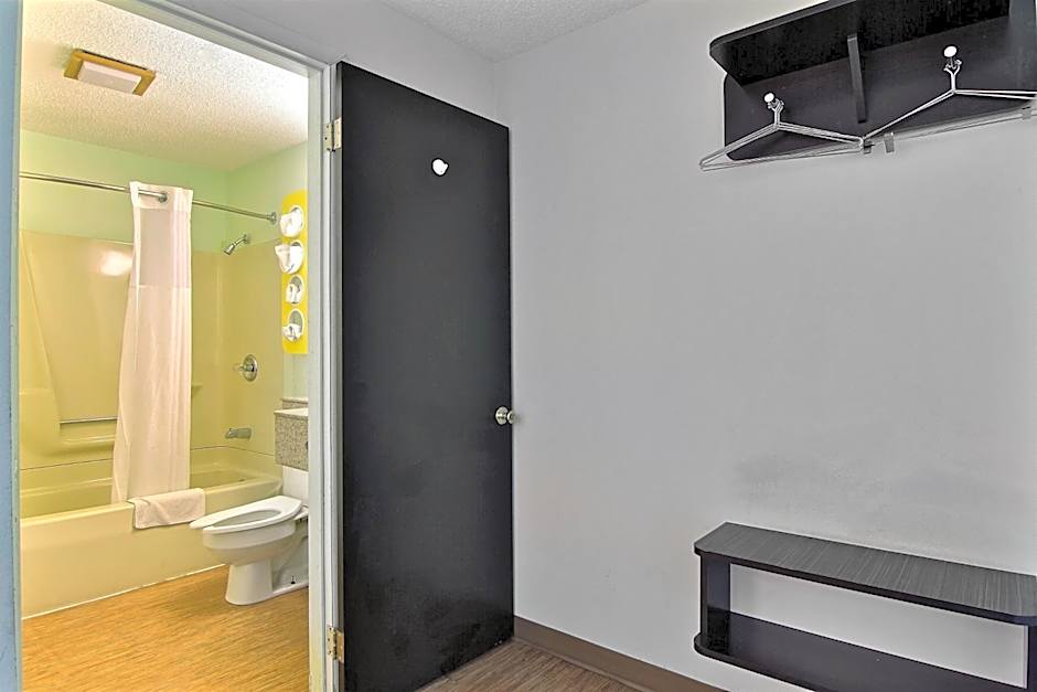 Motel 6 Gilman