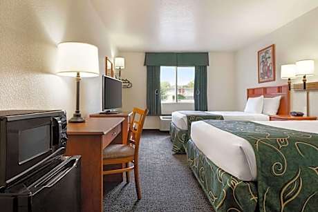 Deluxe Queen Room - Mobility Access/Non-Smoking