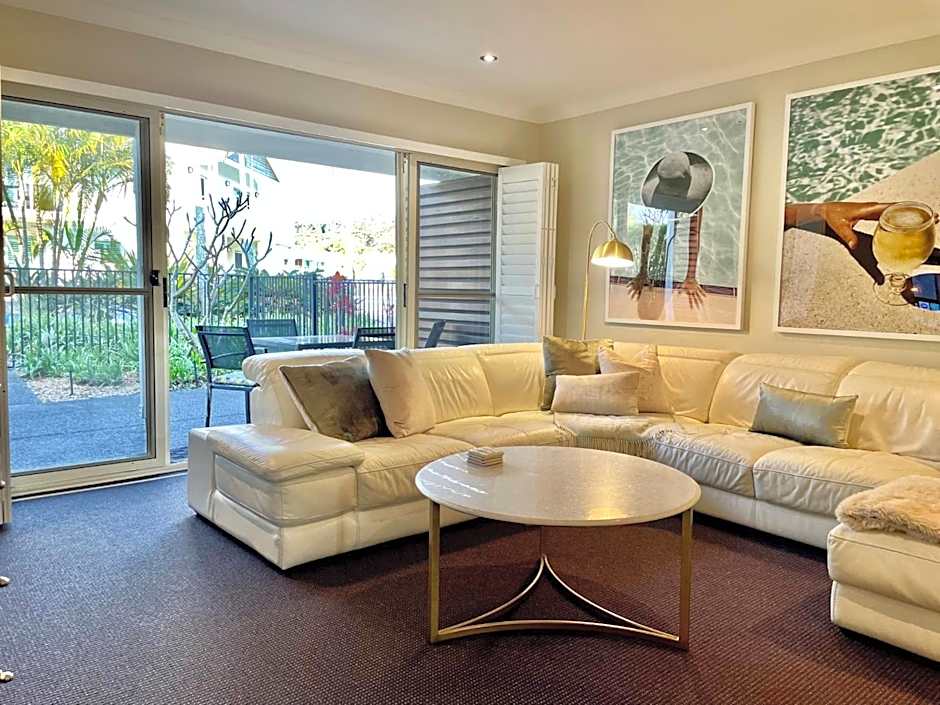 Oaks Pacific Blue 349 fantastic pool