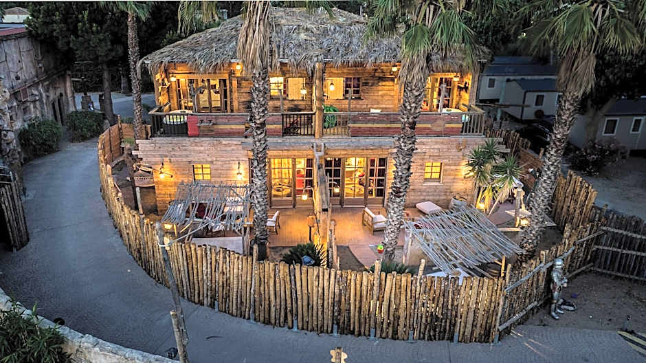 Hotel Pirates World