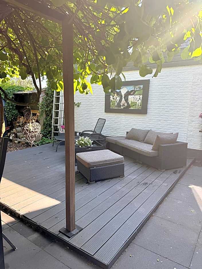 Casa aan de Plas, B&B met sauna en hottub of jacuzzi