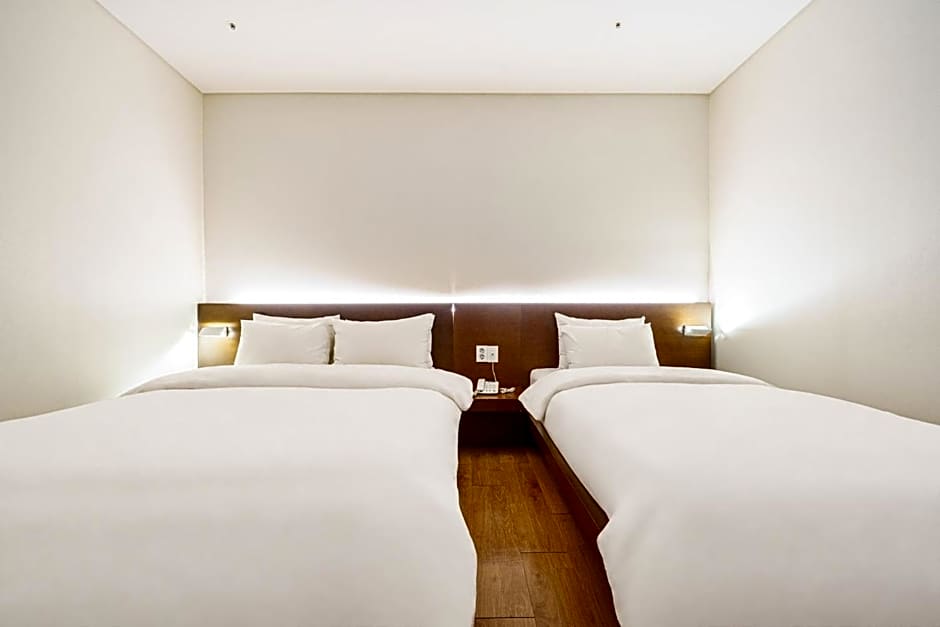 Golden River Hotel