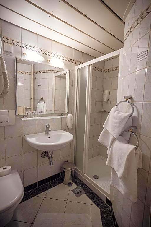 MC Hotel