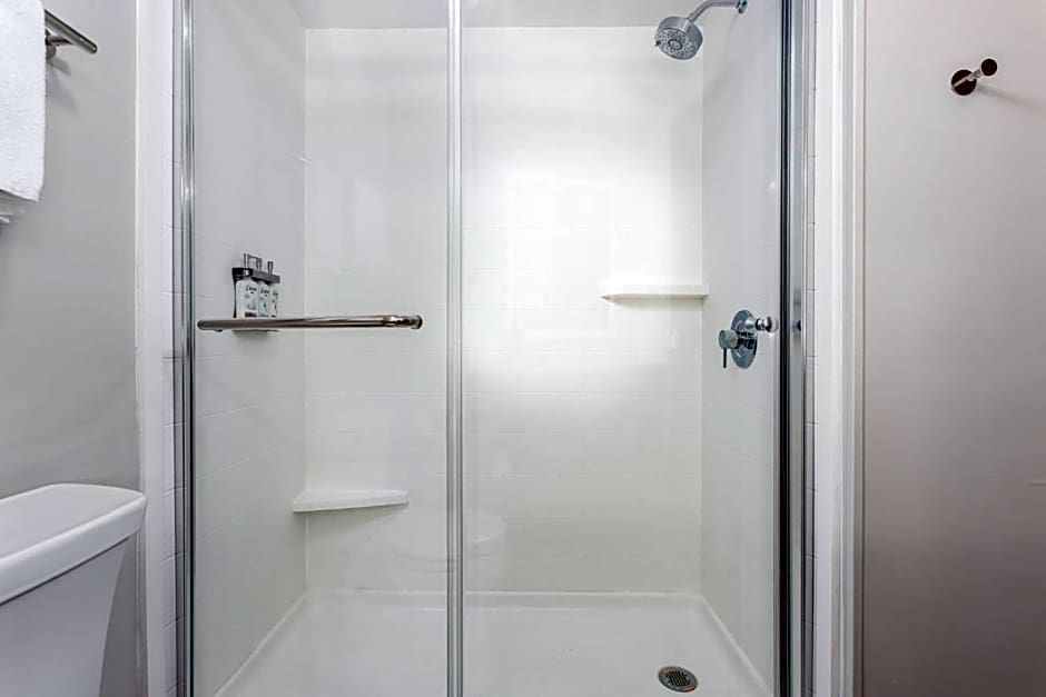 Holiday Inn Express & Suites Lancaster by IHG