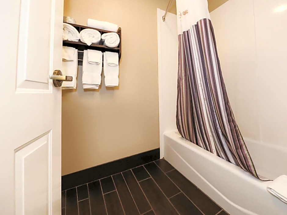 La Quinta Inn & Suites by Wyndham Sandusky