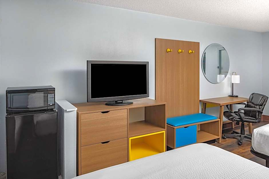 Days Inn by Wyndham Pensacola West
