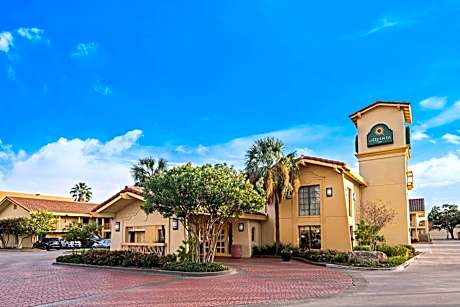 La Quinta Inn & Suites by Wyndham San Antonio Market Square