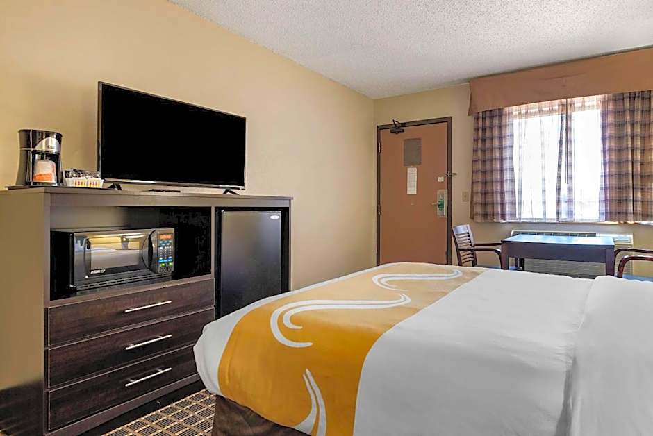 Quality Inn & Suites Warren