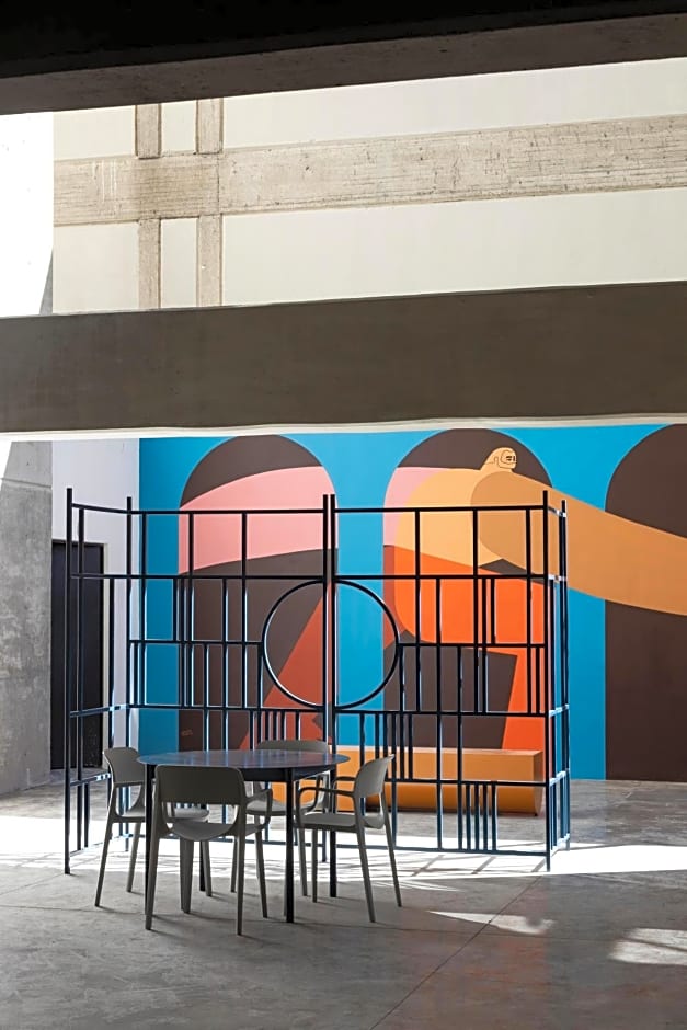 Loft In The Heart Of Americana, Have An Artsy Stay