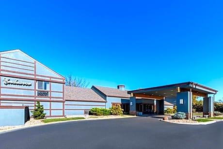 Endeavor Inn & Suites, Trademark Collection by Wyndham