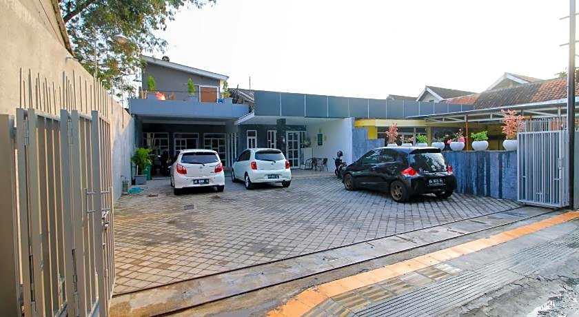 RedDoorz near Klaten Train Station