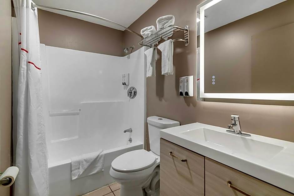 Red Roof Inn & Suites Swansea
