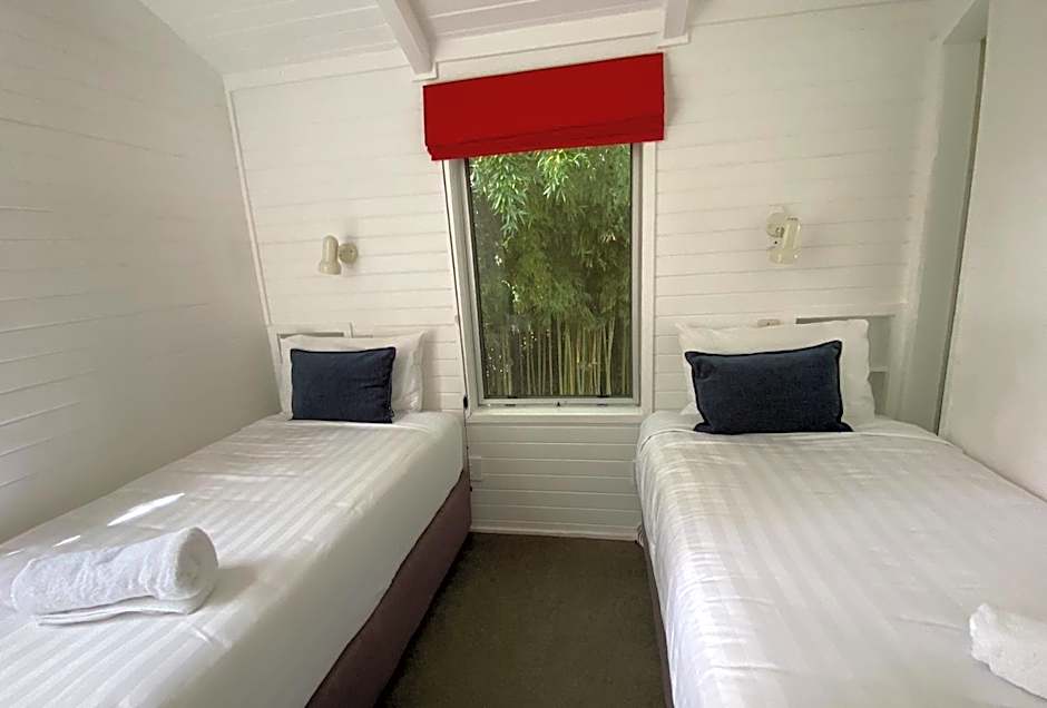 Colonial House Motel