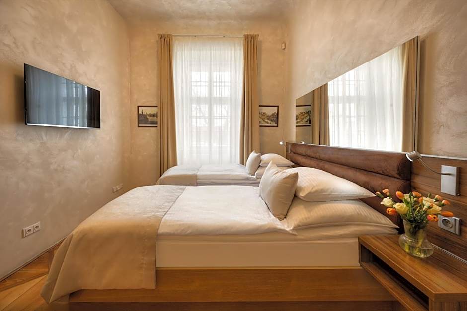 Photo 1 of 9 of Double Room
