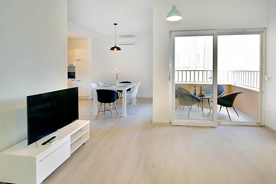 Bacan Family Apartments