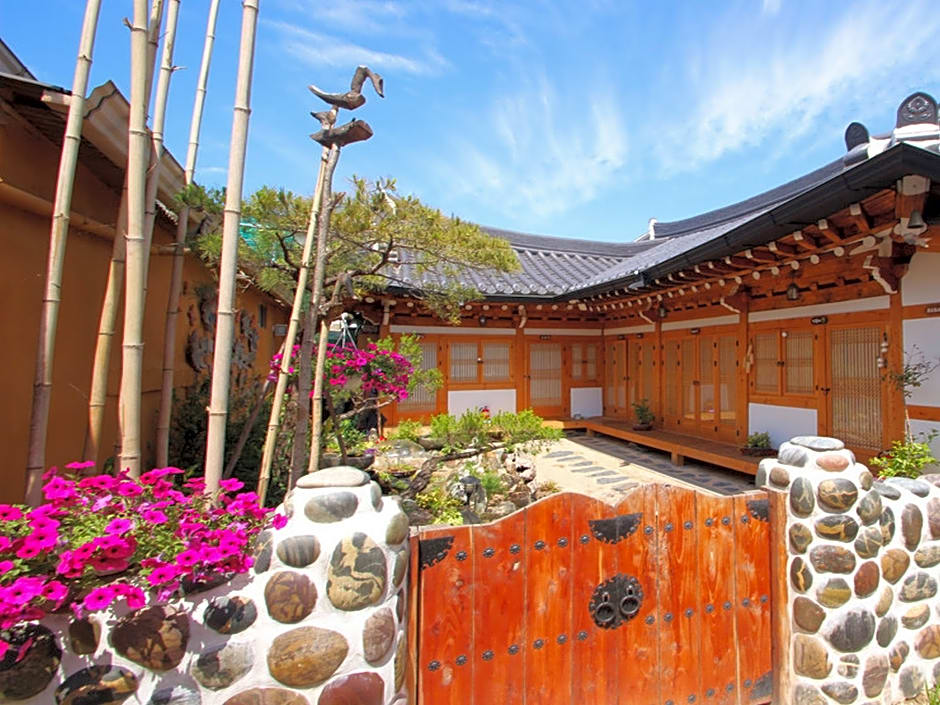 Happiness Full Hanok Guesthouse Jeonju