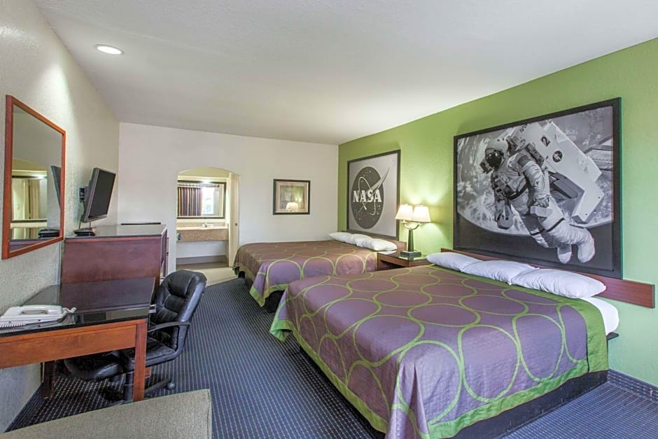 Super 8 by Wyndham Houston Hobby Airport South