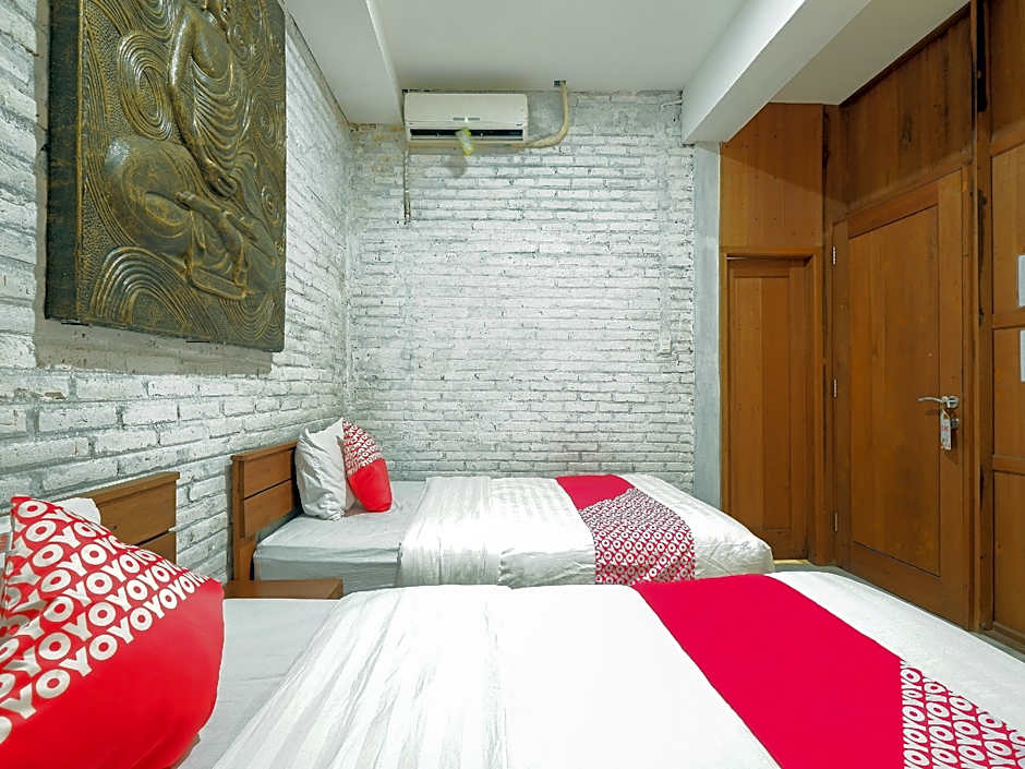 OYO 4016 Tan Jokteng Guest House