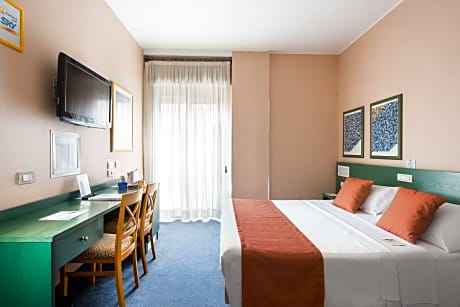 1 SINGLE BED,STND,WIFI,LCDTVS,KETSET