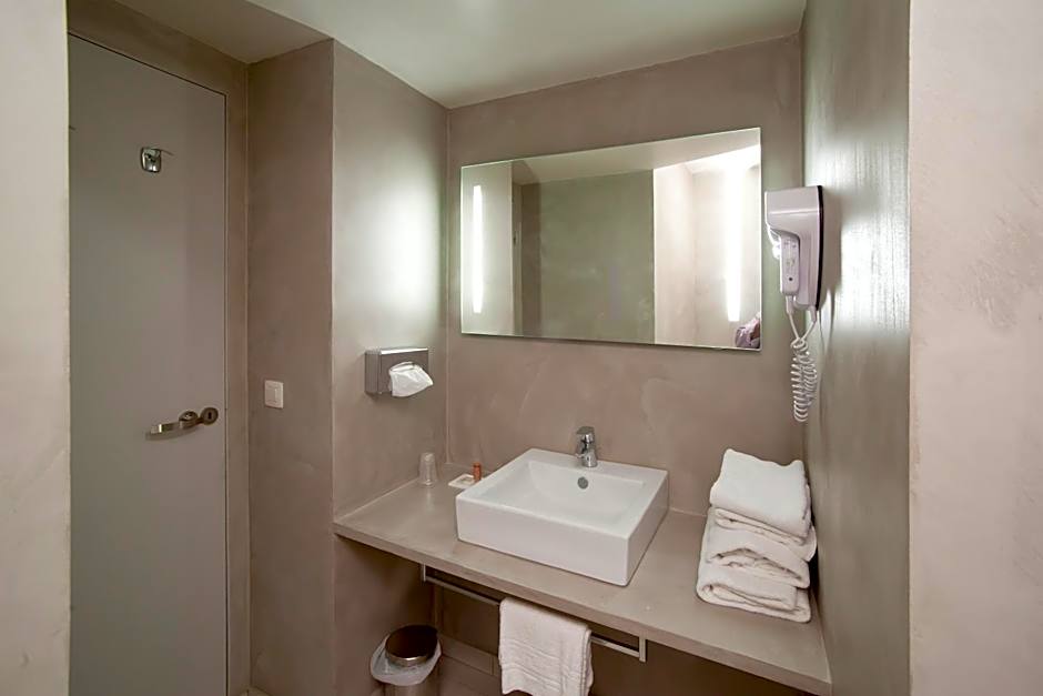 Hotel Le Cardinal Rueil Centre