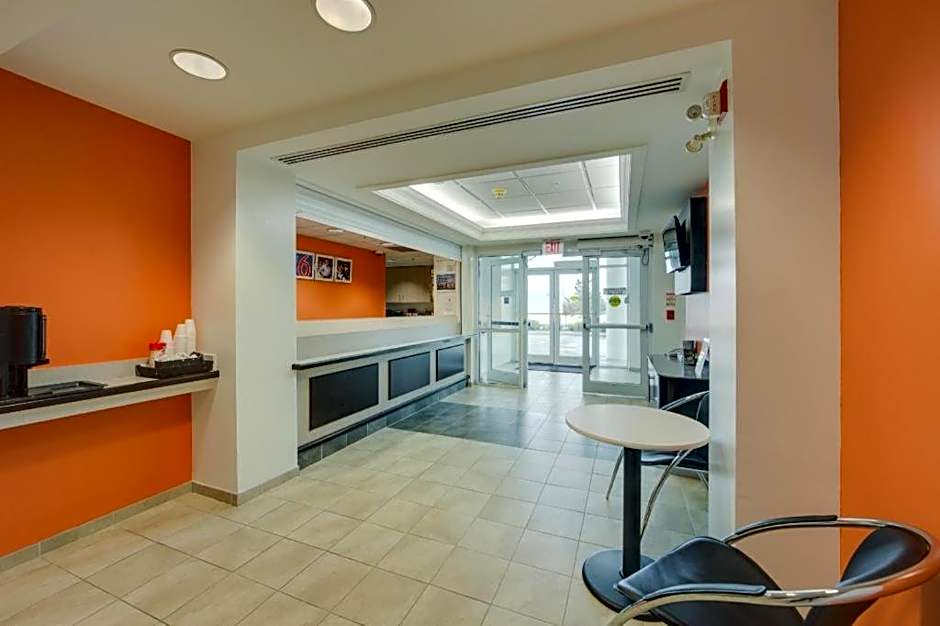 Motel 6-Brampton, ON - Toronto
