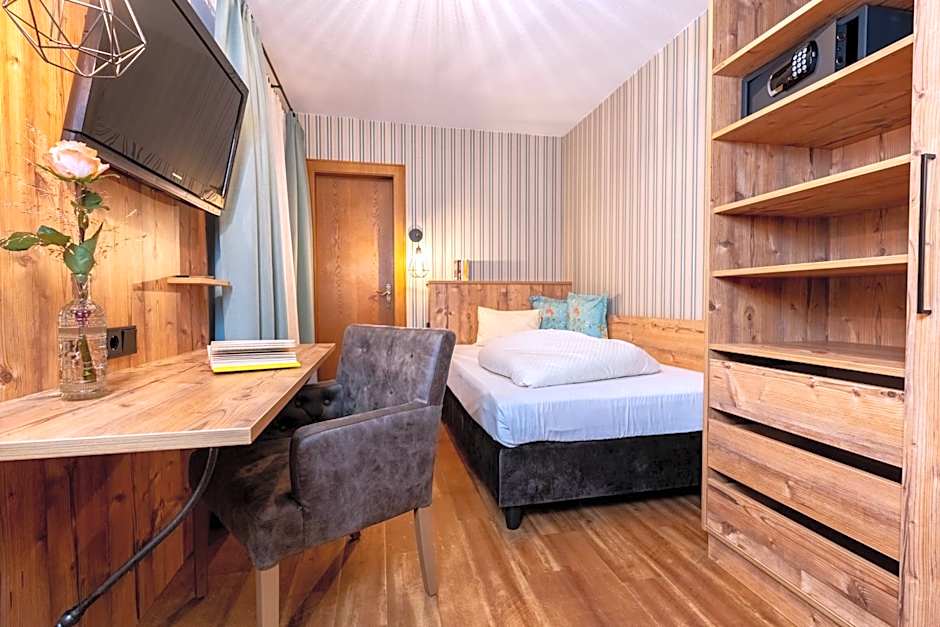 Photo 1 of 4 of Single Room