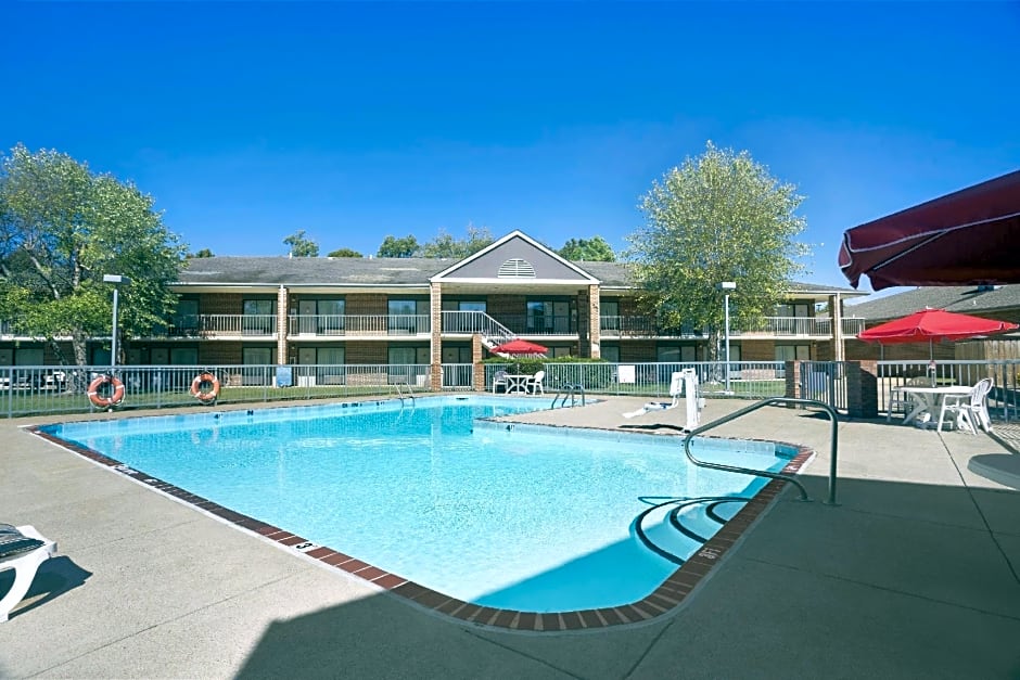 Ramada Batesville – Batesville, AR