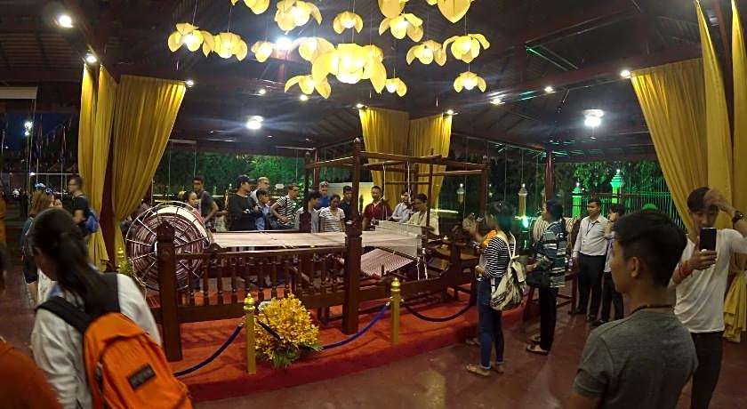 Golden Noura Villa-Pub & Restaurant