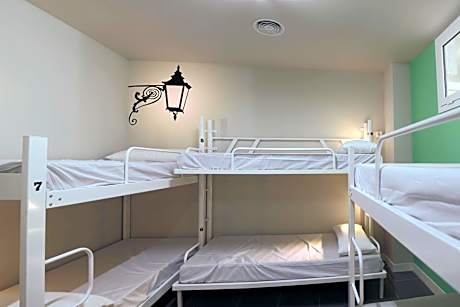 Bed in 8-Bed Mixed Dormitory Room
