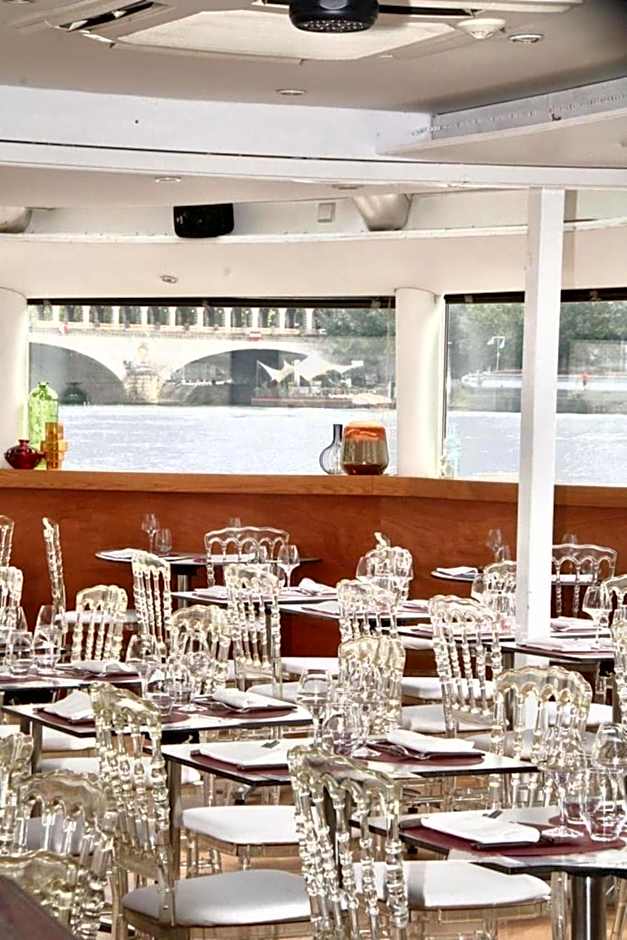 Le VIP Paris - Yacht Hotel