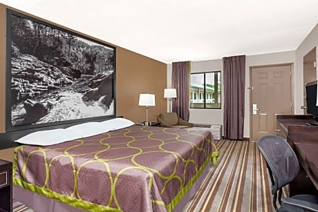 1 King Bed, Non-Smoking
