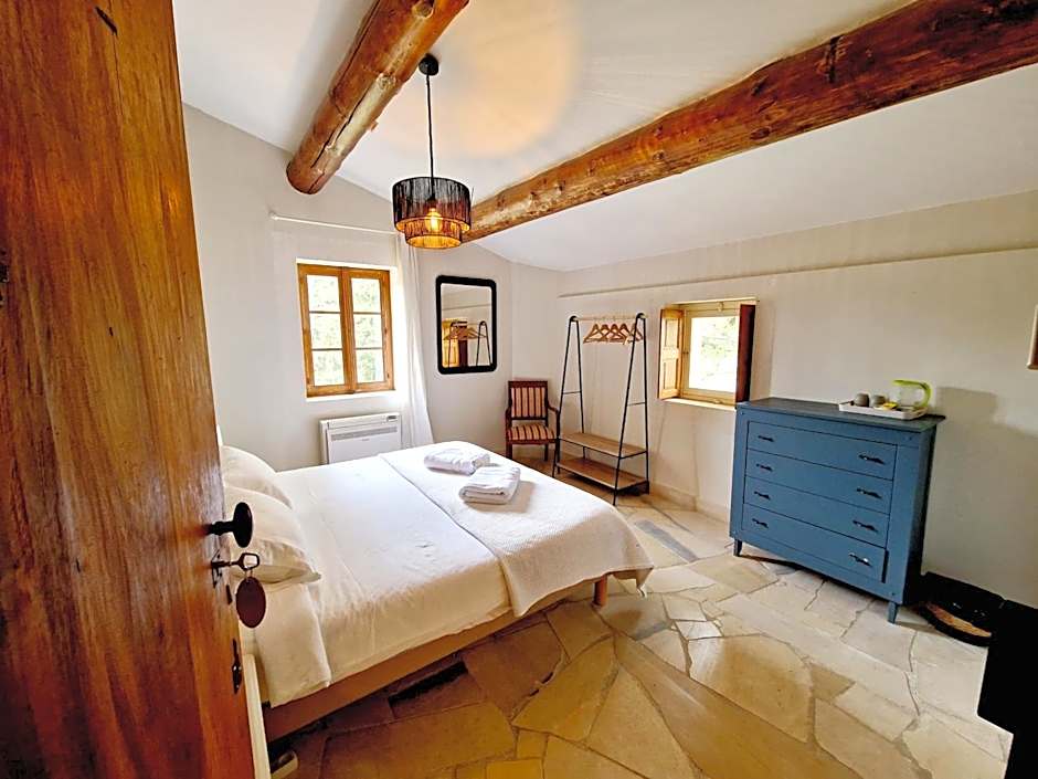 Mas du Rollier Chambres d'hôtes