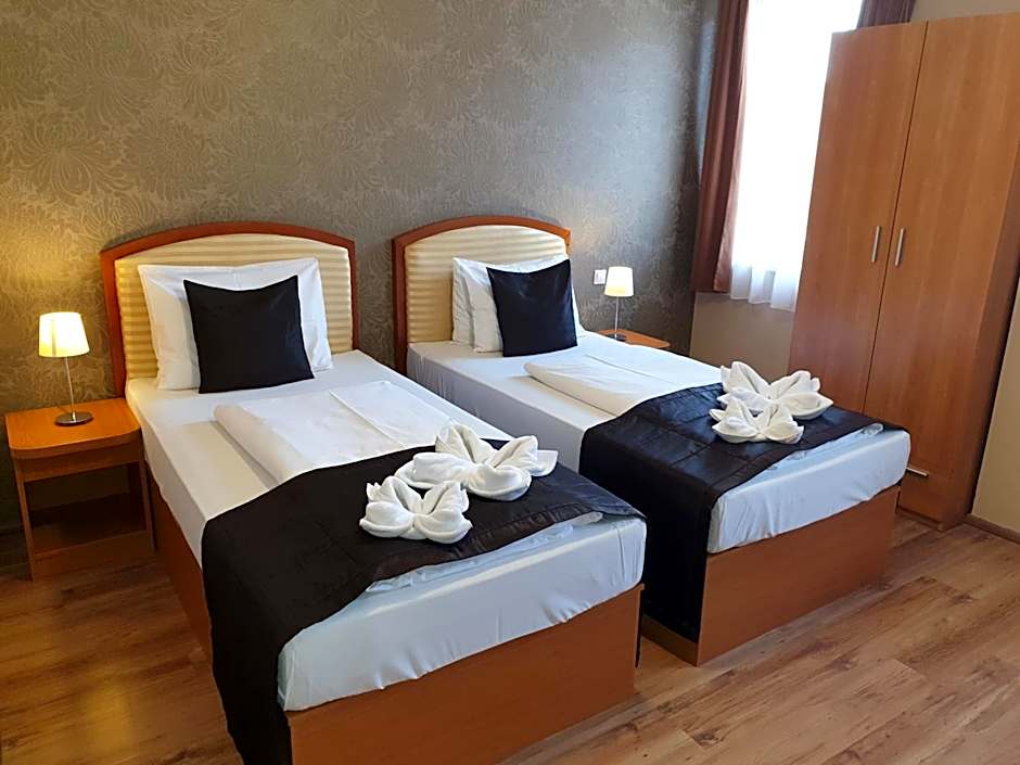 Six Inn Hotel