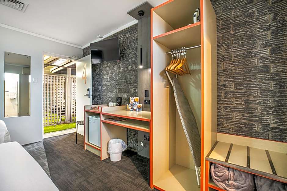 Nightcap at Jamison Hotel