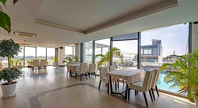 Aaron Riverview Hotel