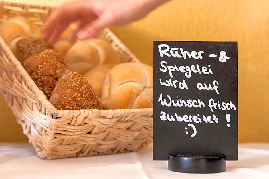 "Zur Altstadt - Am Fuße der Osterburg" Gaststätte, Pension, FEWO