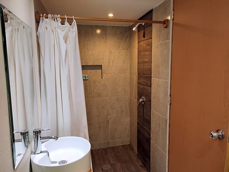 Hotel Ashly Loma Larga