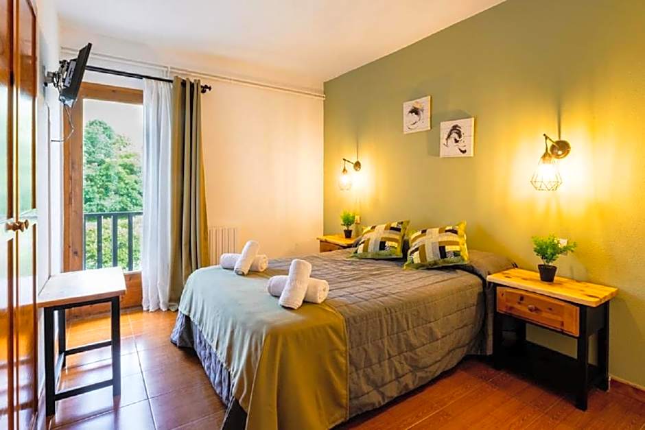 Photo 1 of 7 of 1 Double Bed or 2 Beds