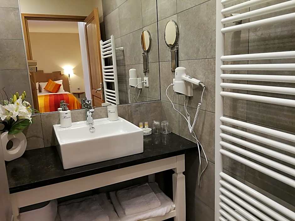 Auberge du Vieux Tour Le Manoir